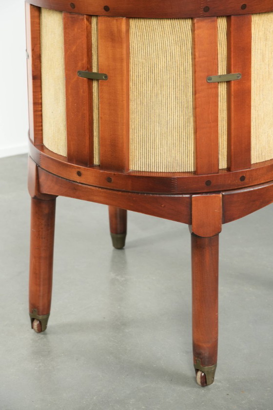 Image 1 of Silla auxiliar/de comedor Schuitema Design de la serie Shaker, con tapicería de lujo en tela amarilla.