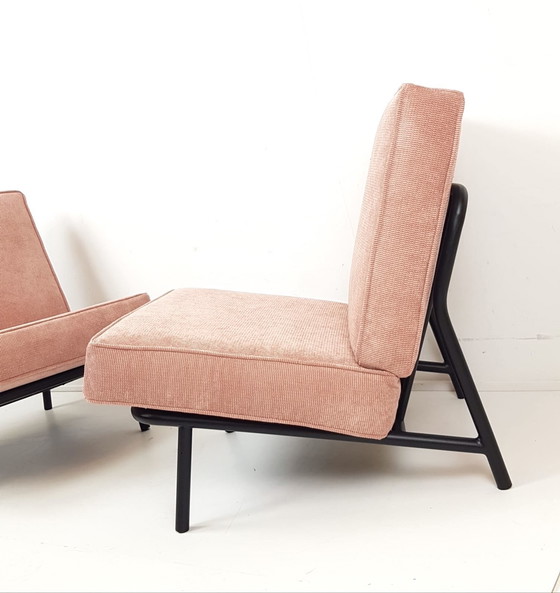 Image 1 of Poltrone Artifort Dux in metallo nero con cuscini rosa nuove