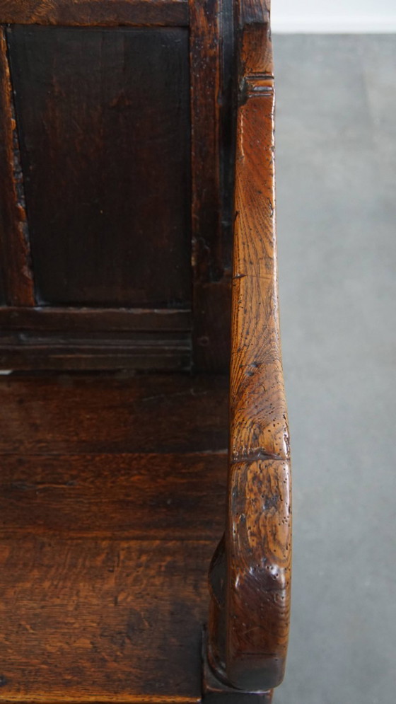 Image 1 of Antica poltrona in rovere del XVII secolo