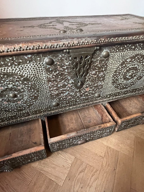 Image 1 of Ensemble unique de 3 coffres à couvertures arabes - fait à la main - vers 1950