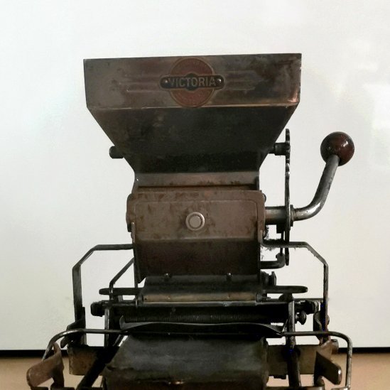 Image 1 of CIGARETTE ROLLING MACHINE AND INSTRUCTIONS FOR USE