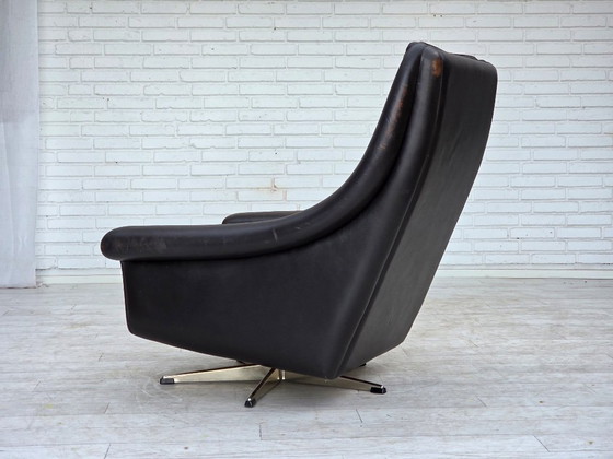 Image 1 of Deense draaibare fauteuil met hoge rugleuning uit de jaren 60 van Aage Christensen, meubelleer