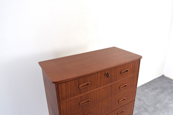 Image 1 of Commode danoise en teck, style milieu du XXe siècle, années 1960