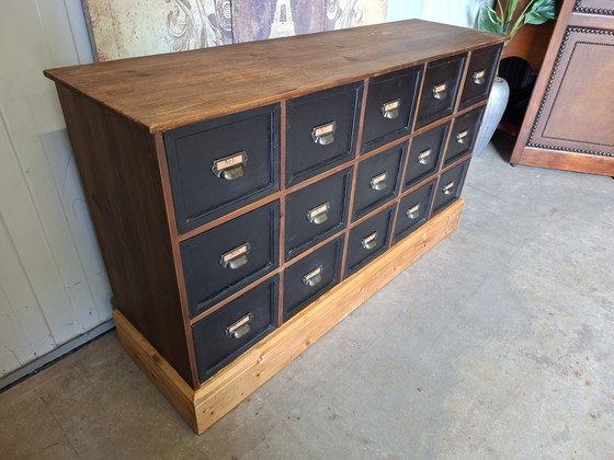 Image 1 of Leuke ladekast. apothekerskast, archiefkast, dressoir hoogte, licht houtsoort  fm. 137x40cm en 80cm hoog.
