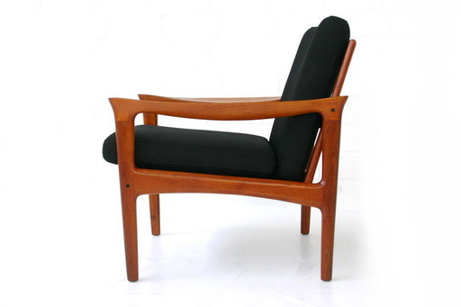 Glostrup Mid-Century Danish Teak Lounge Chair attribuita a Illum Wikkelso, rivestimento nuovo, cinghie nuove