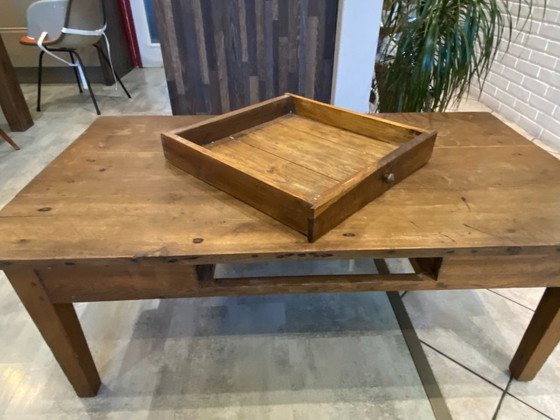 Image 1 of Tavolino rustico da caffè in rovere massello con 1 cassetto, circa 1930