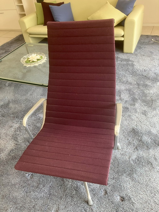 1 x Herman Miller EA124 (paars)