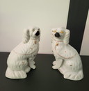 Dos perros Staffordshire de cerámica inglesa