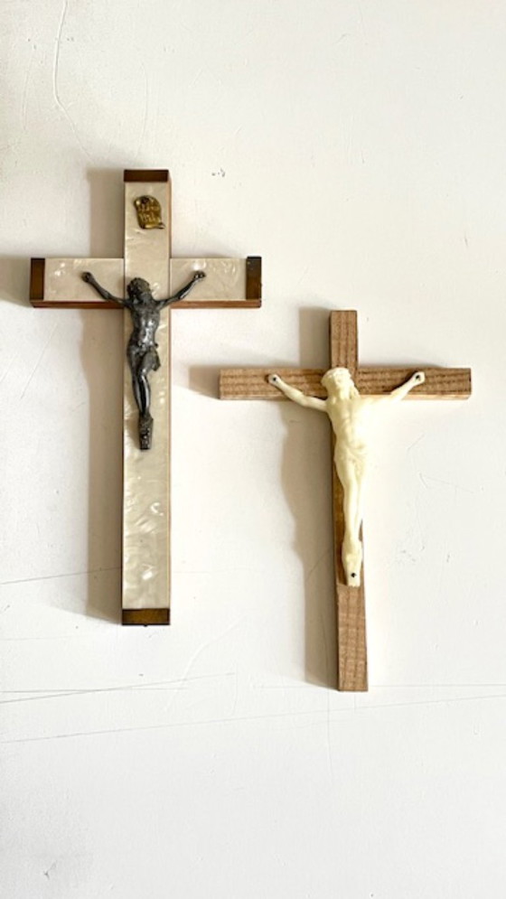 Paire Crucifix Vintage – Décorations murales, Plastic, Metal (photo 3 of 17)