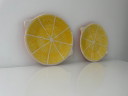 Set aus 2 Keramiktellern mit Orangenscheiben