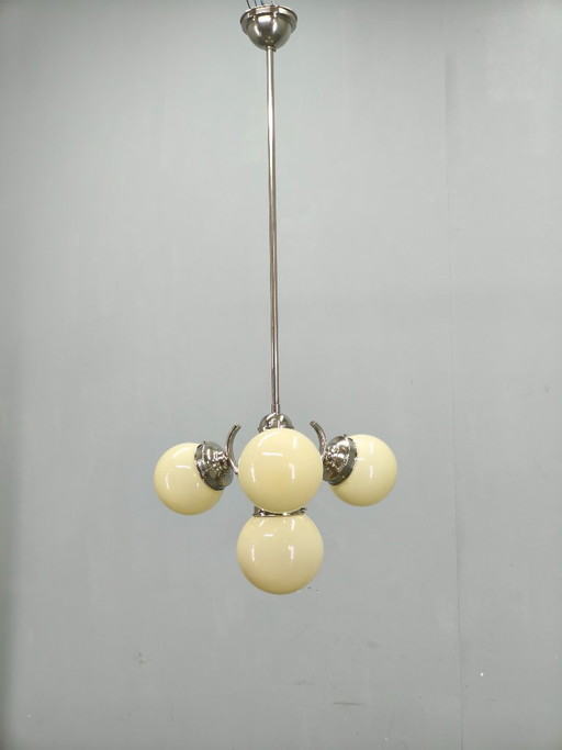 Lustre globe Bauhaus, Tchécoslovaquie, années 1930, suspension chromée