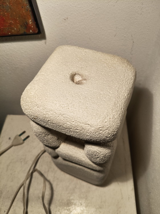 Image 1 of Mid century modern vintage design Franse brutalist Gard natuursteen tafellamp van ontwerper en beeldhouwer Albert Tormos 
