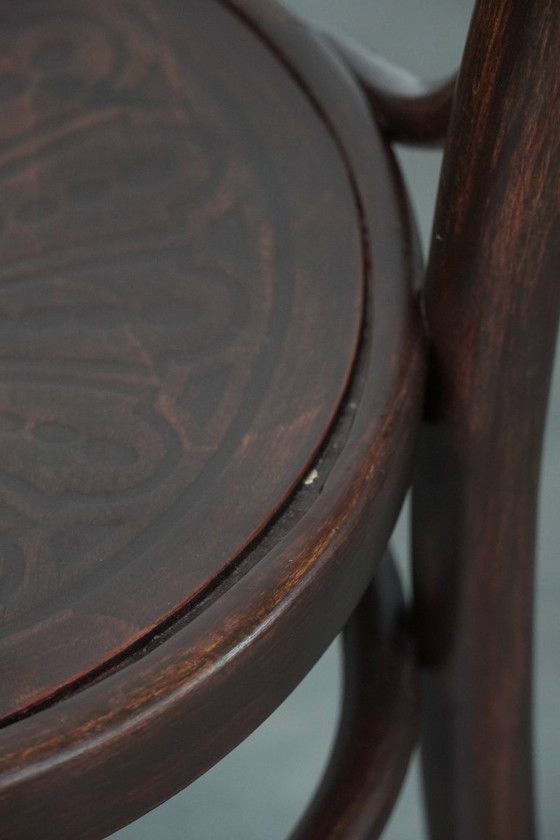 Image 1 of 2 chaises de bistrot Cosmos vintage intemporelles en bois avec de magnifiques sculptures