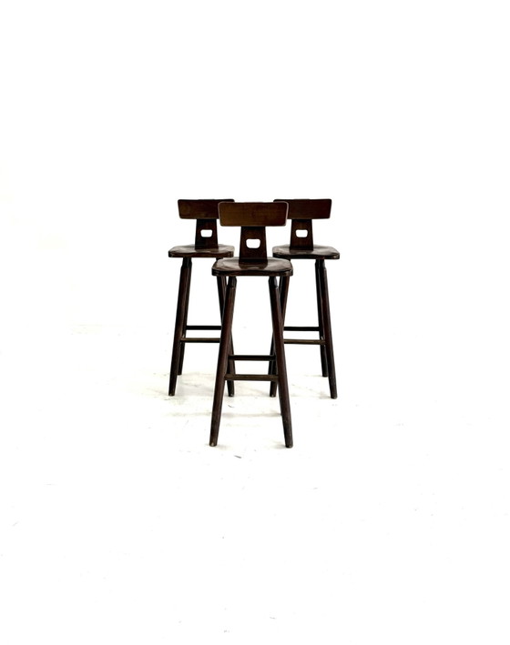 Set aus 3 brutalistischen T-förmigen Barhockern aus den 60er Jahren – Wood (photo 10 of 10)