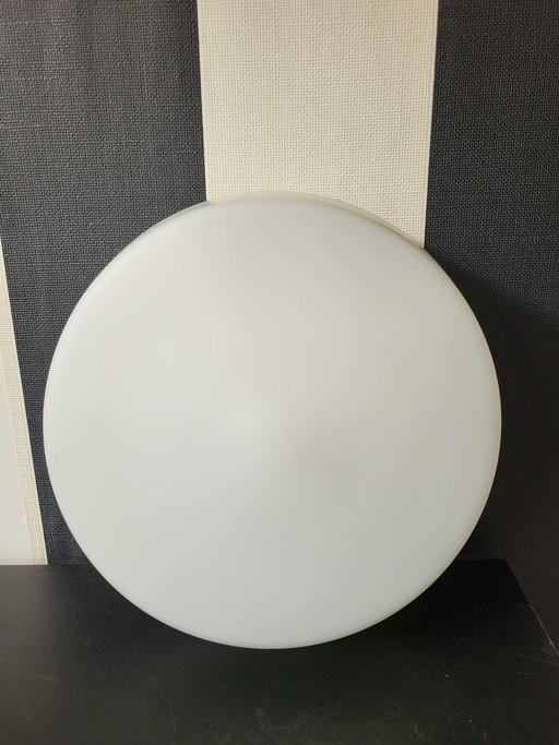 Lámpara de techo vintage DKN Leuchte de cristal blanco opalino grande, de la década de 1960.