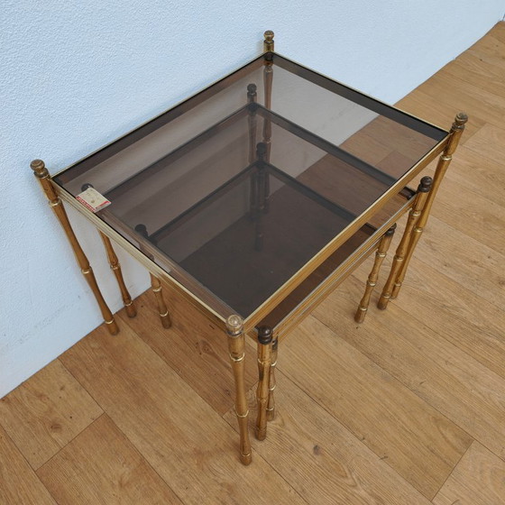 Image 1 of Tables gigognes de style Régence, imitation bambou, style Hollywood vintage.