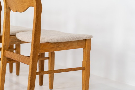 Image 1 of Set aus 6 brutalistischen Stühlen aus Eiche von Henning Kjaernulf (Dänemark, 1970er Jahre).