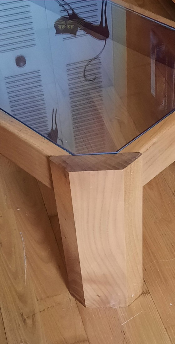 Image 1 of Vintage salontafel van massief licht iepenhout en rookglas, jaren 70/80.