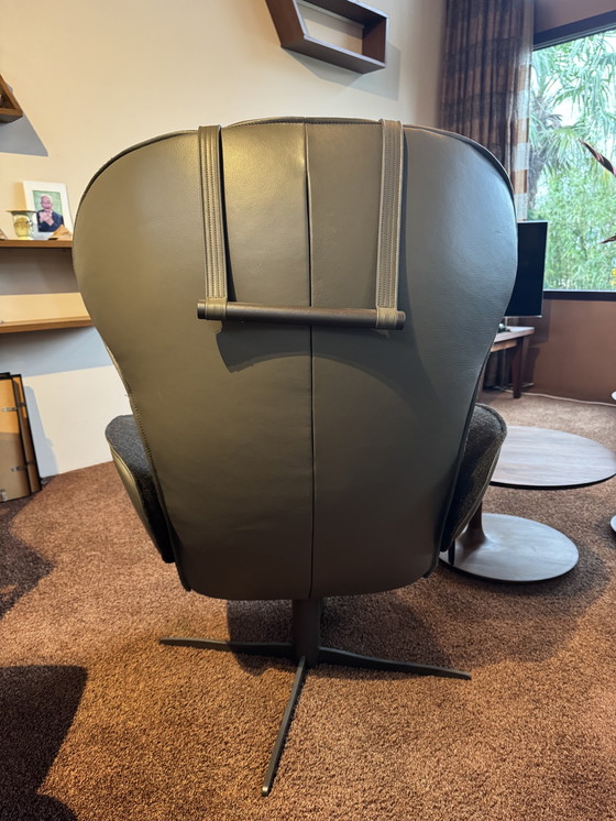 Image 1 of Jori relaxfauteuil Daydreamer Reclining Chair mono-move medi, buitenzijde en armen in leder Lipano Oliva, binnenzijde binnenzijd