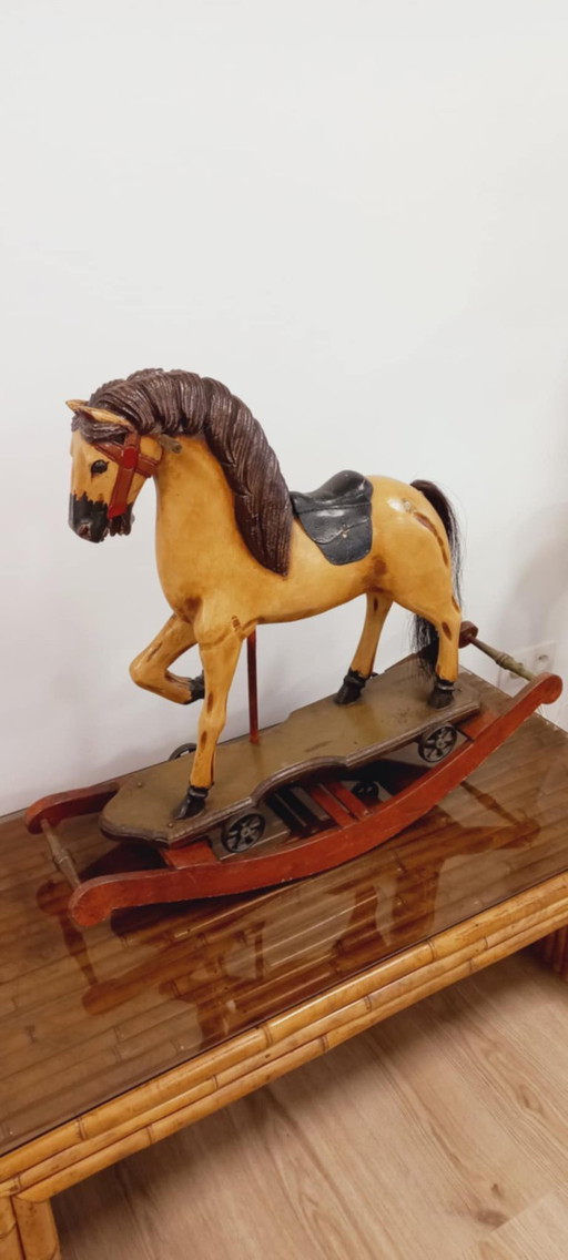 caballo de madera decorativo