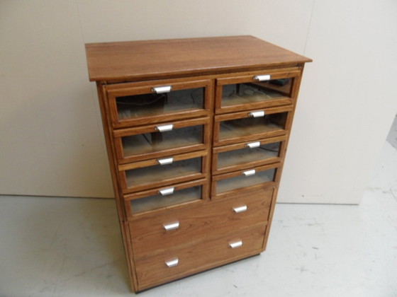Image 1 of Commode vintage de magasin