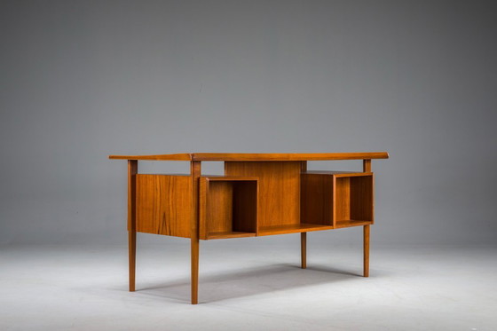 Image 1 of  Dänischer Teakholz-Schreibtisch von Peter Lovig Nielsen für Hedensted Mobelfabrik, 1972