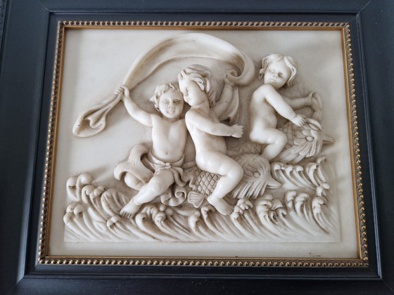 Image 1 of Relieve mural de alabastro (putti) con marco de exhibición de lujo Larson-Juhl