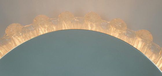 Image 1 of Verlichte wandspiegel van Schöninger met acryl frame en ijsglasdecoratie, jaren 60/70.