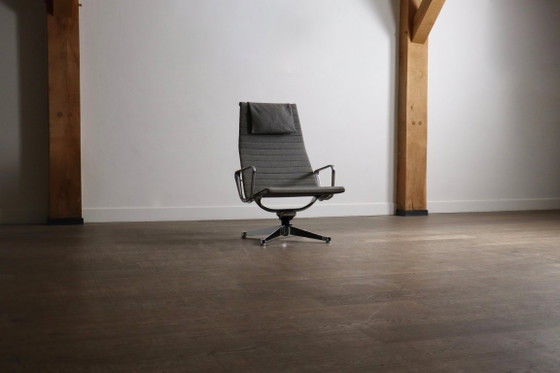 Early edition Eames EA124 Aluminium Group Lounge Chair by Herman Miller, 1970s – Swivel chairs, Vintage (photo 3 of 16)