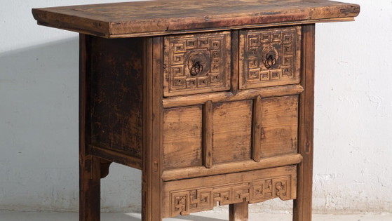 Antiker chinesischer Konsolentisch mit geschnitzten Schubladen – China, um 1900 – Iron (photo 3 of 40)