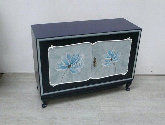 Chippendale sideboard with 2 doors, midnight blue with hand-painted flowers – Wood (photo 2 of 6)
