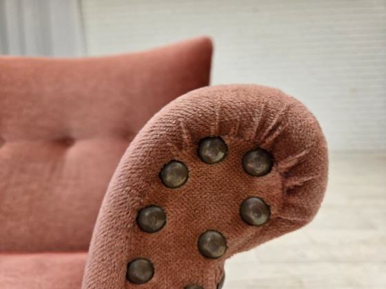 Image 1 of 1970, fauteuil danois, velours d'ameublement rose saumon, bois de hêtre.