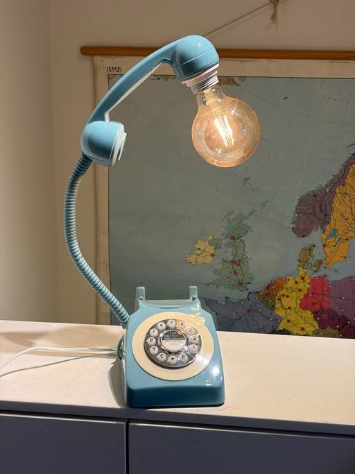 Vintage hellblaue Telefonlampe
