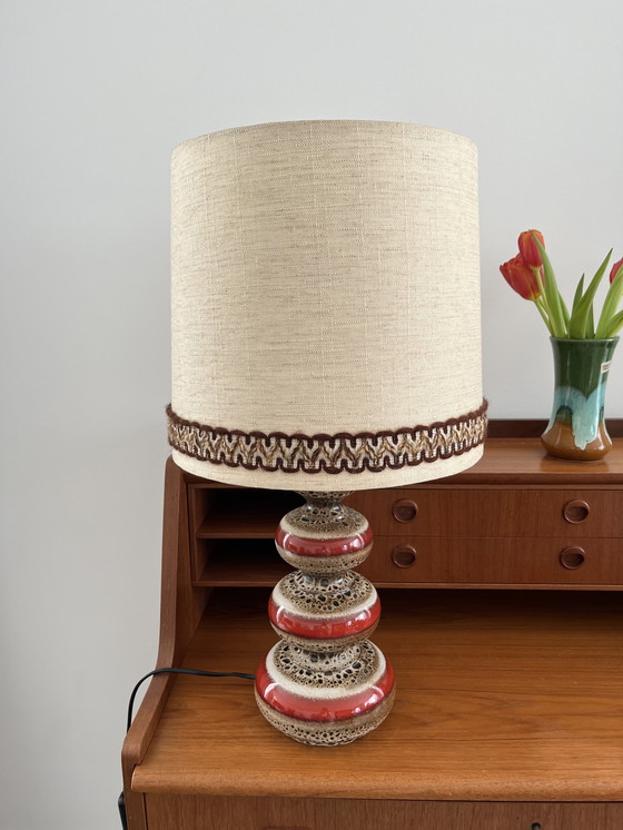 Image 1 of Mid Century Fat Lava Lampe vintage rot bruin Tischlampe Stehlampe Keramikfuß 49 cm hoog