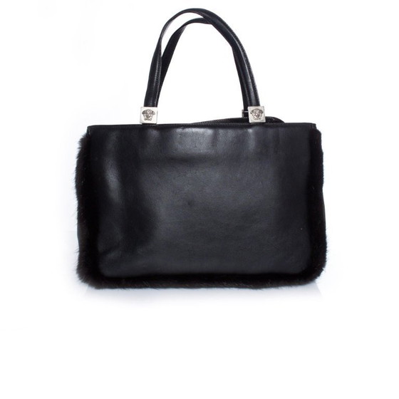 Image 1 of Gianni Versace, borsa vintage in pelle nera con pelliccia