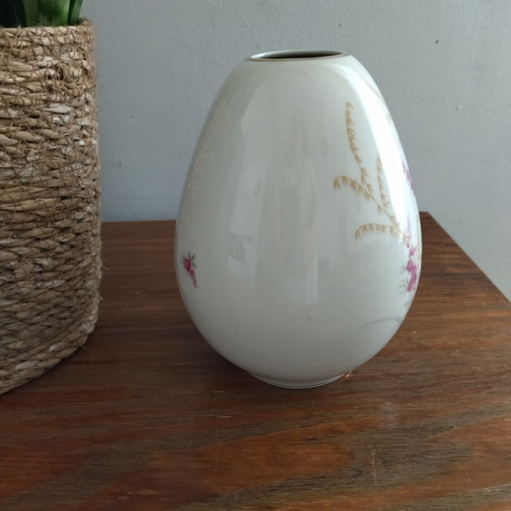 Image 1 of Vaso a uovo in porcellana.