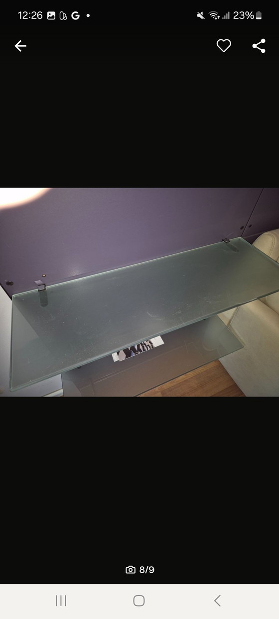 Image 1 of Exclusieve wandinstallatie met gegoten glazen planken – Interieurontwerpstudio Keulen