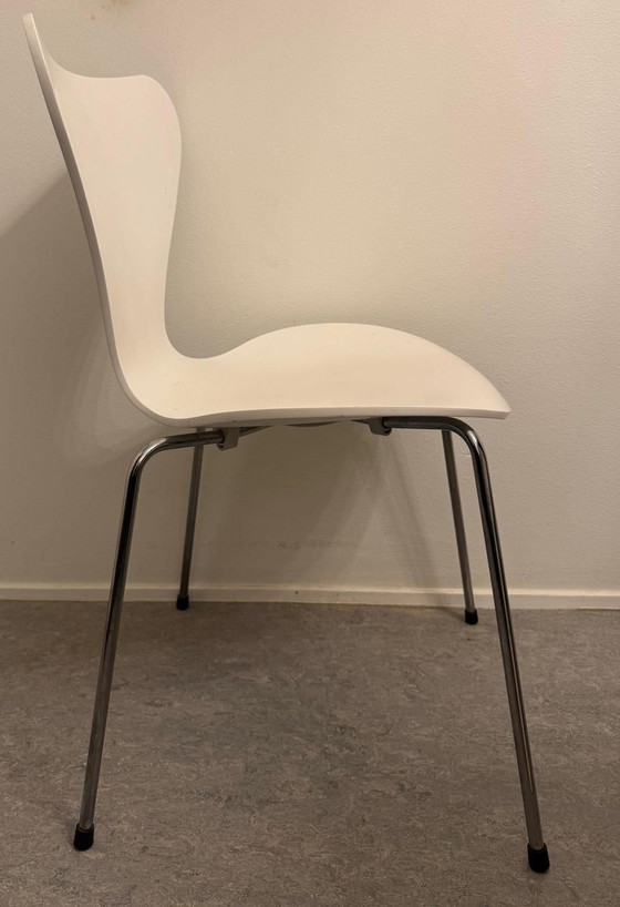 Fritz Hansen Series 7 blanc Arne Jacobsen I, Chaises de salle à manger, Bois, Chrome, Argenté (photo 2 sur 8)