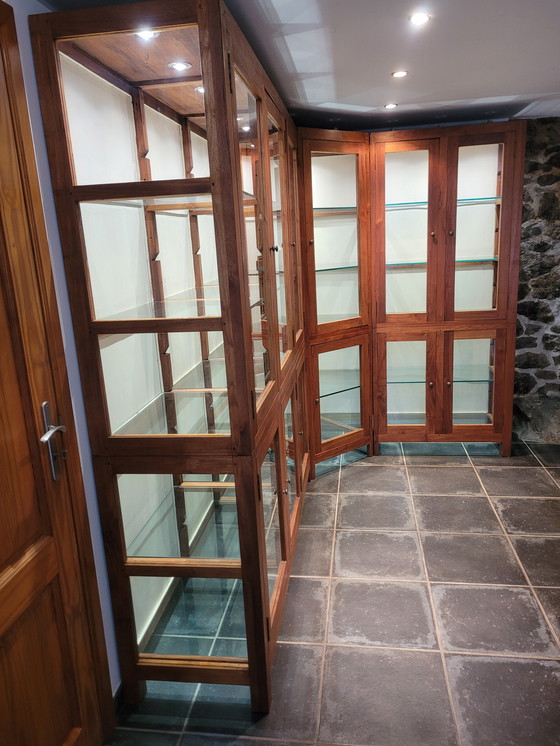 Image 1 of Vetrina angolare in TEAK/TECK con faretti LED (p = 50cm e h = 210cm)