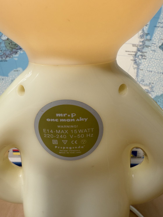 Image 1 of Herr P Ein Mann schüchtern Lampe