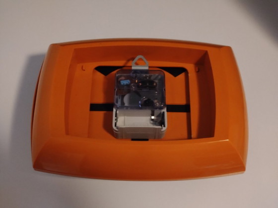 Horloge murale orange Space Age des années 70 – Good-Old-Electric, Pendules, Plastique, Plexiglas (photo 5 of 7)