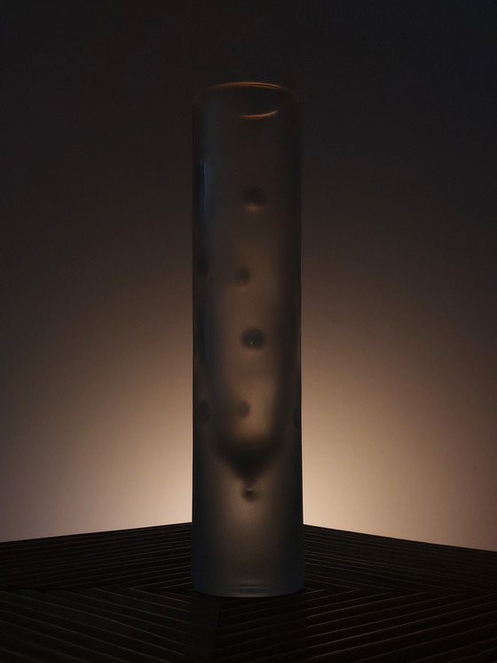 Image 1 of Handgemaakte vintage ijsglazen vaas, mat, met inkepingen