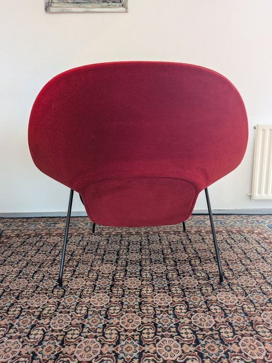 Knoll Womb Chair in rood alpaca - Eero Saarinen – Stoelen / fauteuils, Metal, Textile (photo 4 of 10)