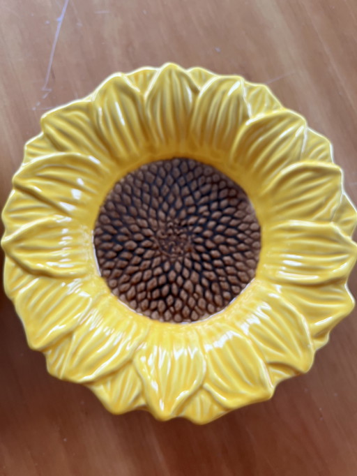 Zonnebloem keramische schaal. Stijl Caldas da rainha