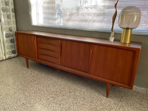 Beautiful sideboard/dresser by Gunni Omann