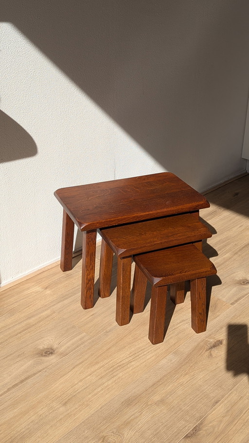 Set aus 3 brutalistischen Eichenholz-Beistelltischen im Mid-Century-Stil