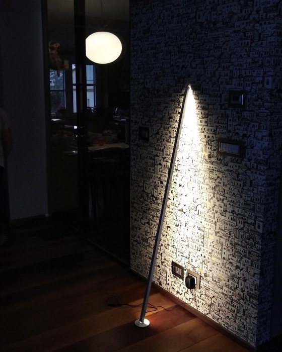 Image 1 of Gica Contra – Minimalistische Lichtskulptur, handgefertigt in limitierter Auflage