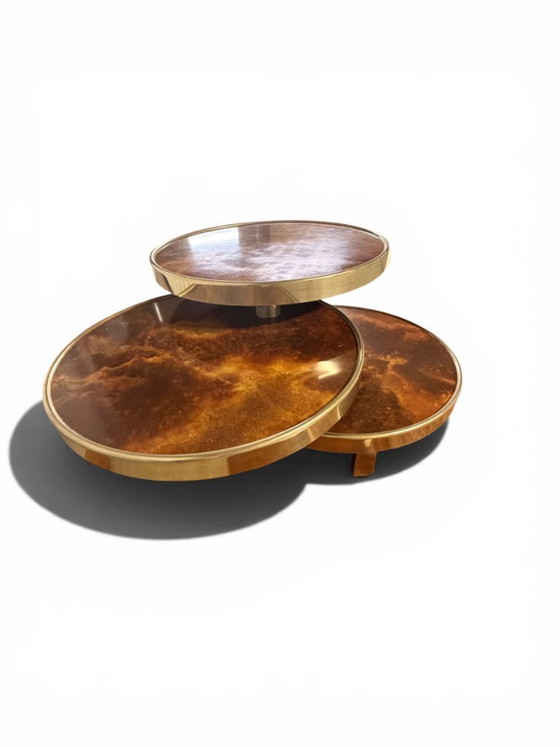 Image 1 of Draaibare salontafel met 3 planken van iepenhout met wortelknol - Maria Pergay