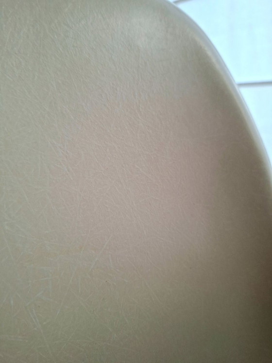 Image 1 of 4 Herman Miller in fibra di vetro DSW