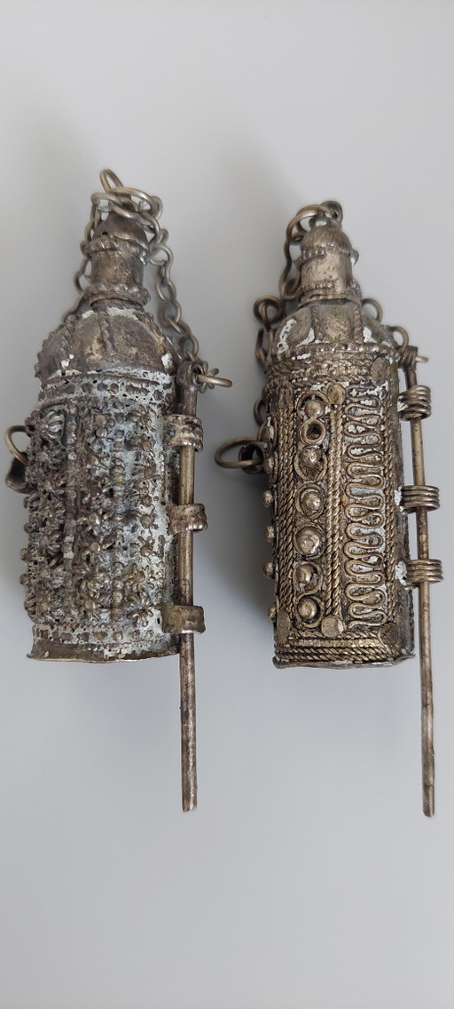 Dos frascos de perfume vintage muy singulares procedentes de Yemen.